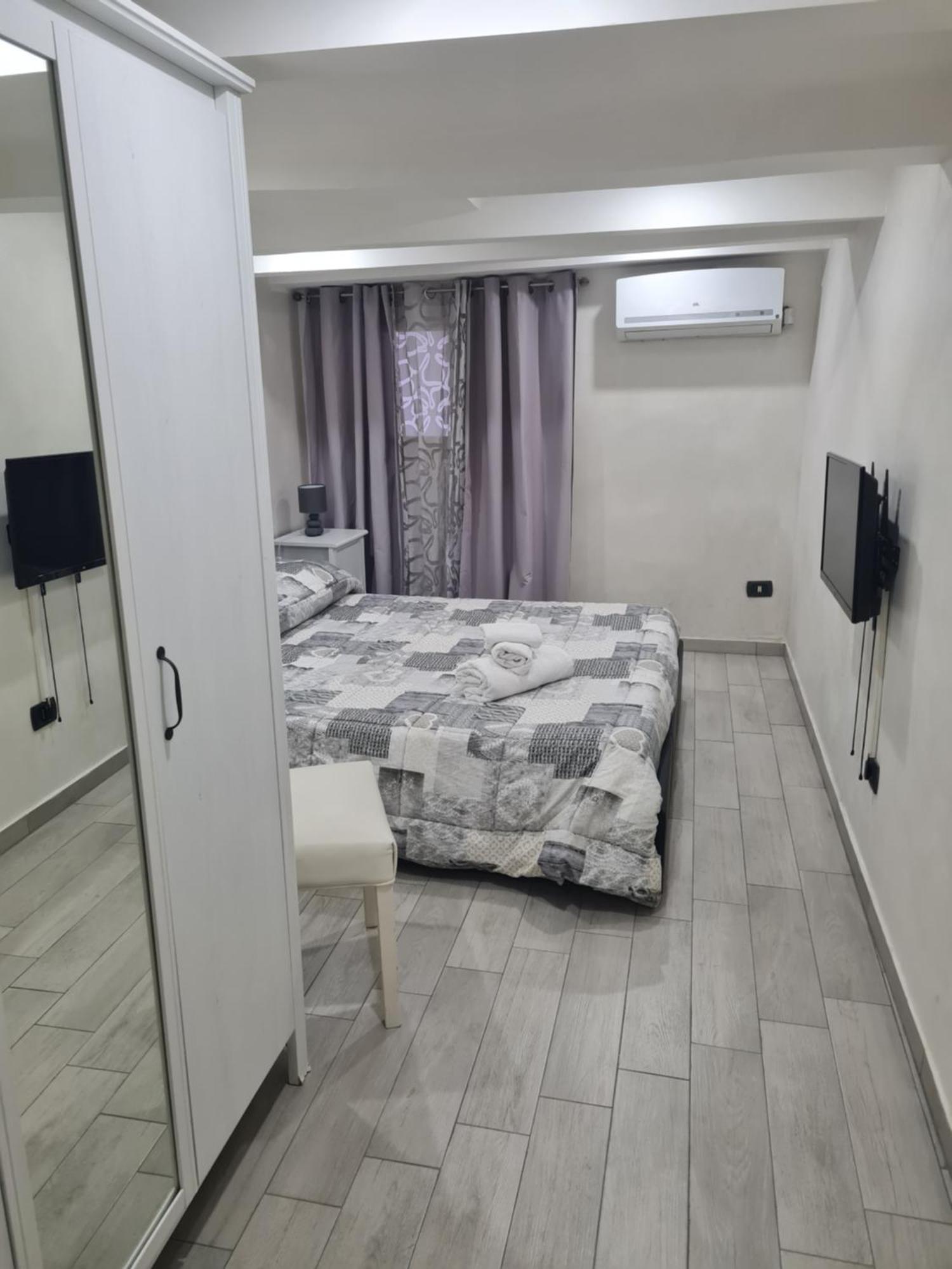 Che Casa 26! Apartment Naples Luaran gambar