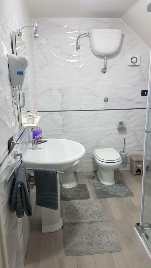 Che Casa 26! Apartment Naples Luaran gambar