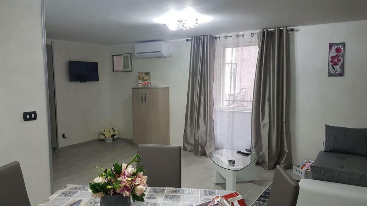 Che Casa 26! Apartment Naples Luaran gambar